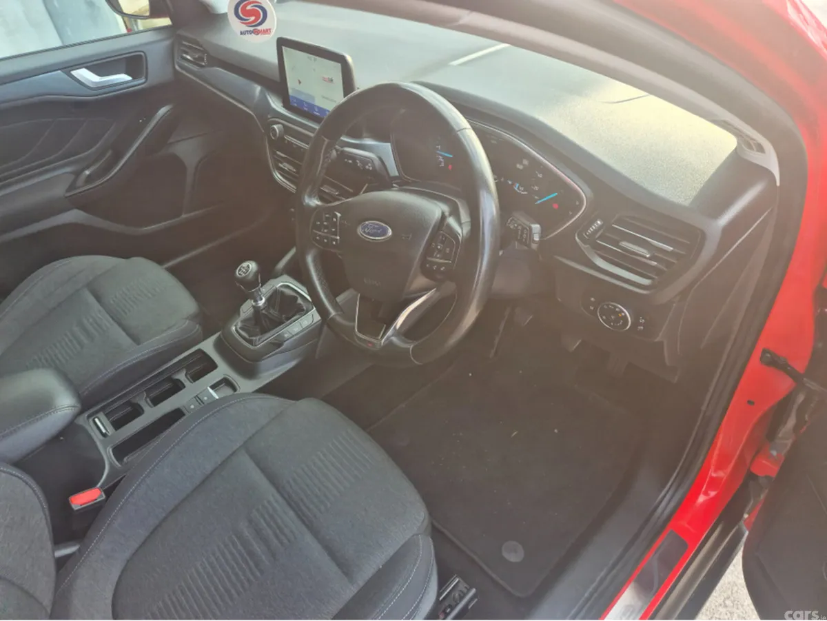 Ford Focus Hatchback, Diesel, 2021, Red