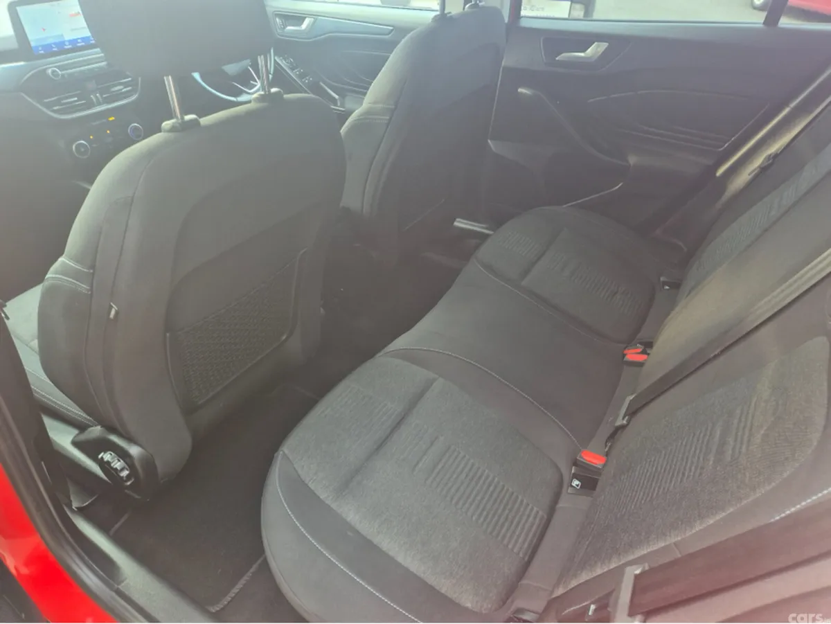 Ford Focus Hatchback, Diesel, 2021, Red