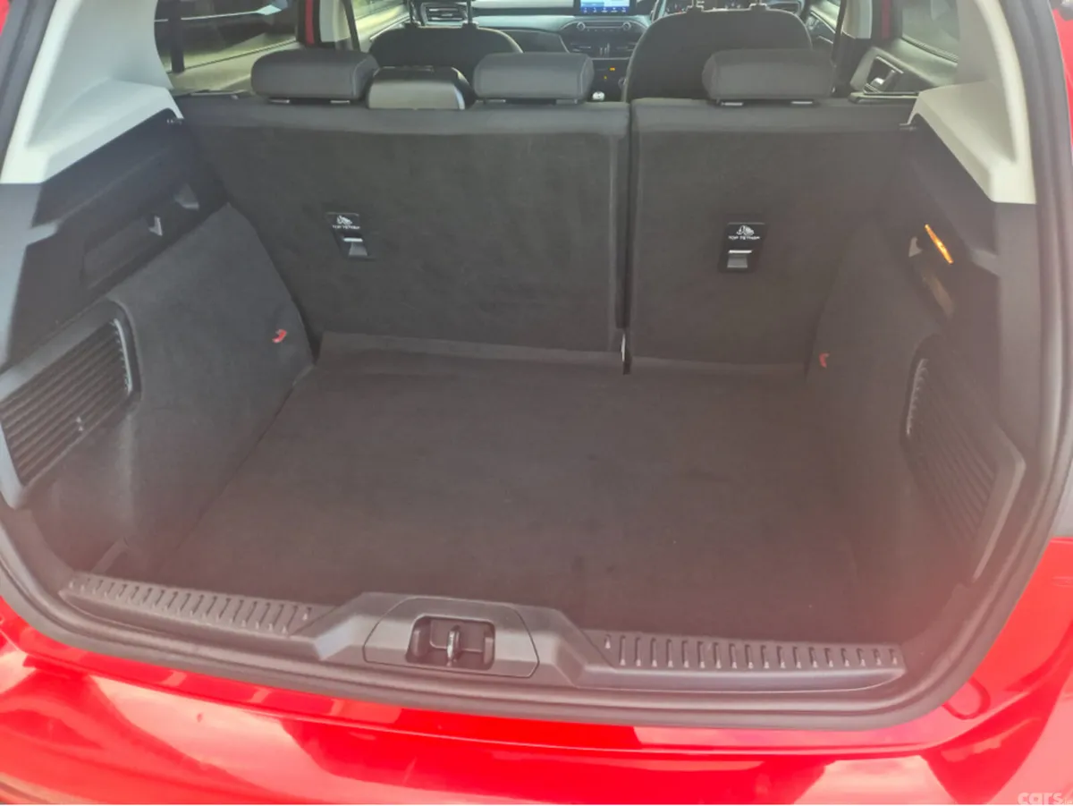 Ford Focus Hatchback, Diesel, 2021, Red