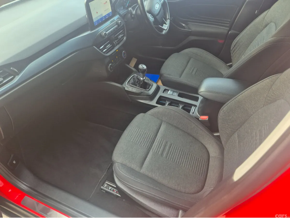 Ford Focus Hatchback, Diesel, 2021, Red