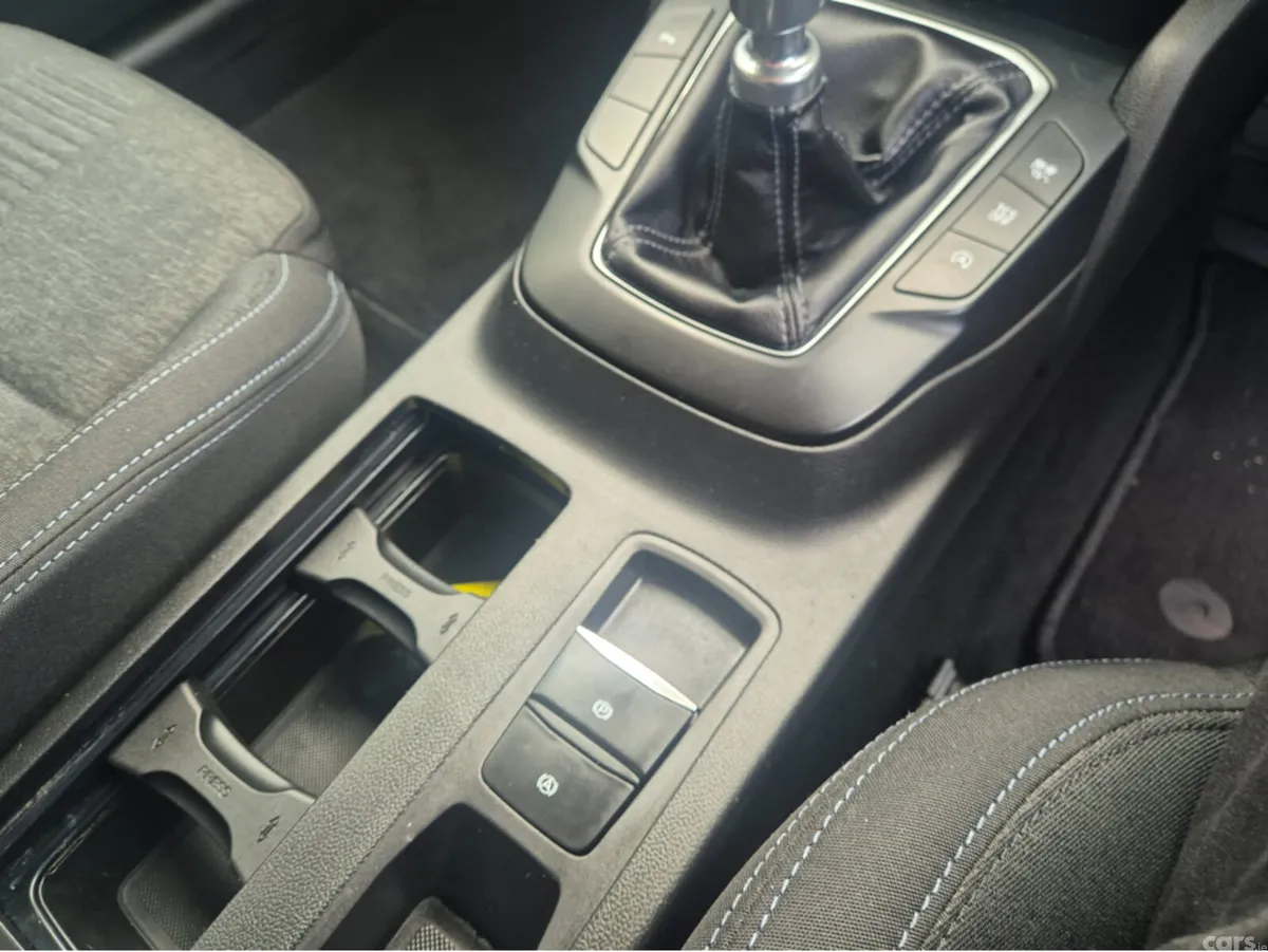 Ford Focus Hatchback, Diesel, 2021, Red