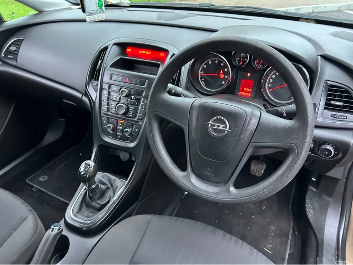 Opel Astra Saloon, Petrol, 2013, Bronze