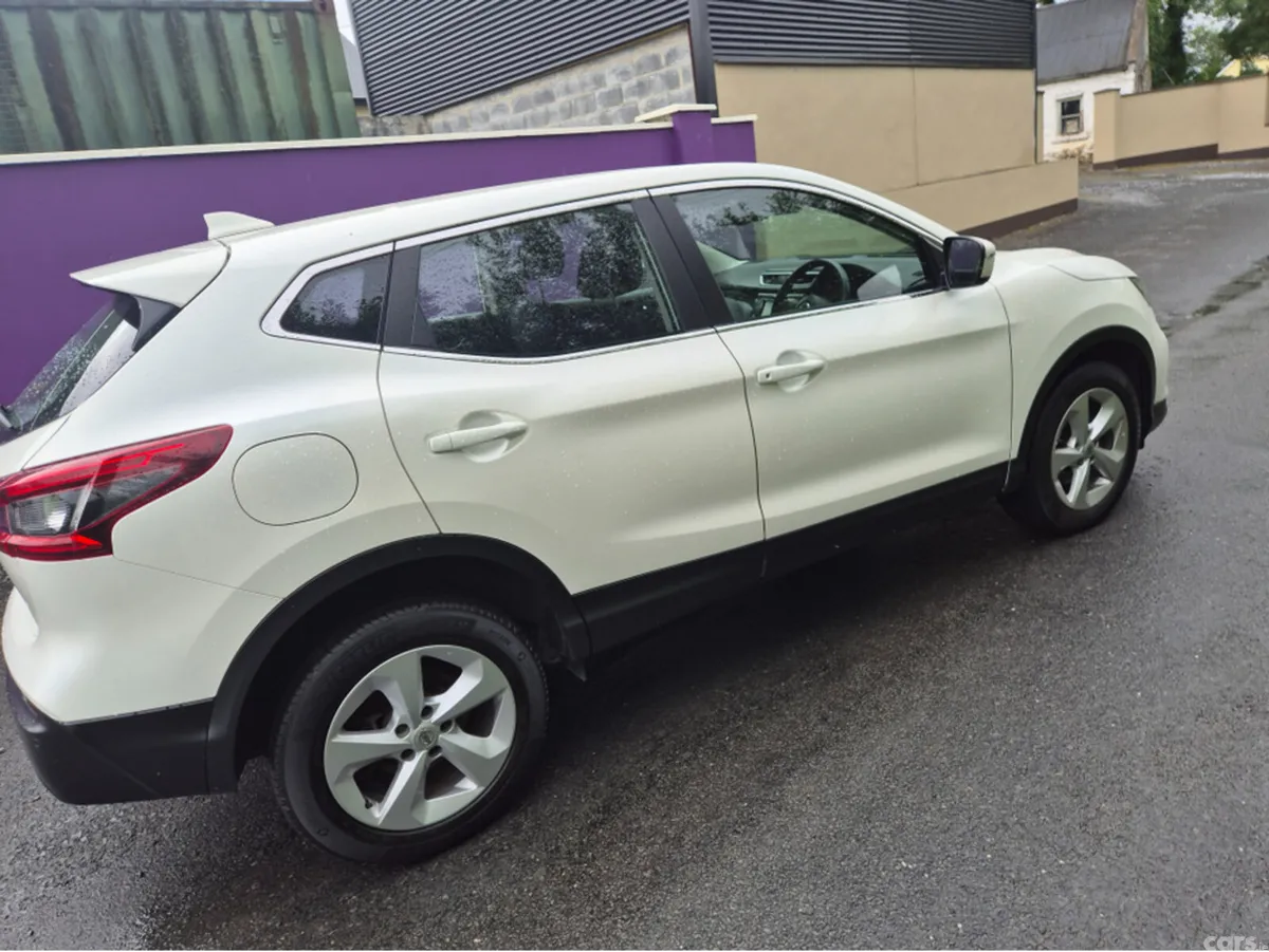 Nissan Qashqai Hatchback, Diesel, 2019, White