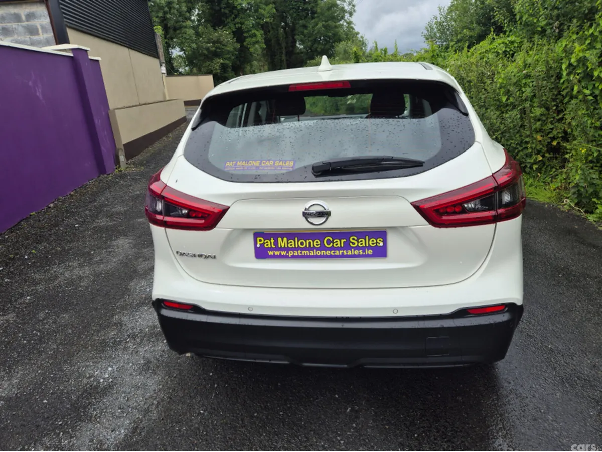 Nissan Qashqai Hatchback, Diesel, 2019, White
