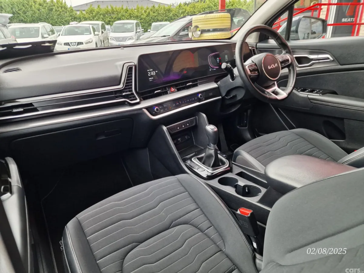 Kia Sportage MPV, Diesel, 2022, Grey