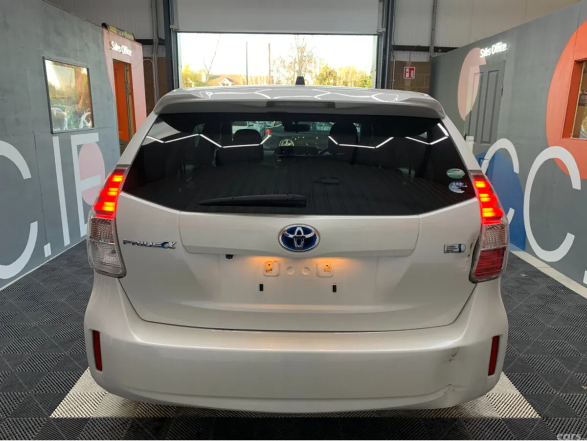 Toyota Prius MPV, Petrol Hybrid, 2017, White