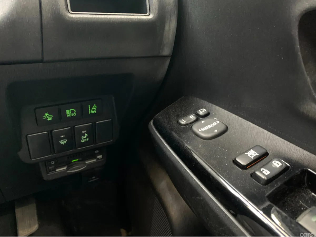 Toyota Prius MPV, Petrol Hybrid, 2017, White
