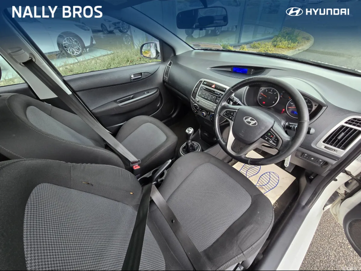 Hyundai i20 Hatchback, Diesel, 2014, White