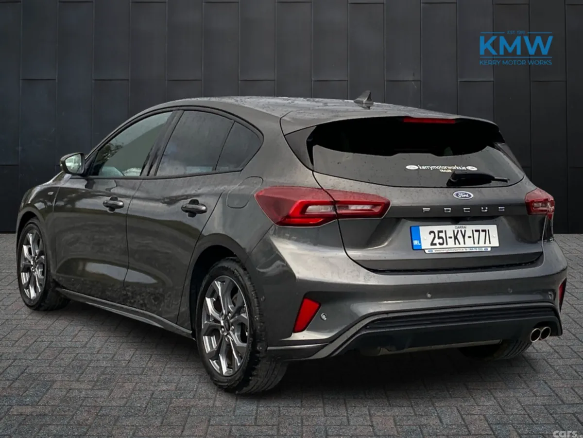 Ford Focus Hatchback, Petrol, 2025, Grey