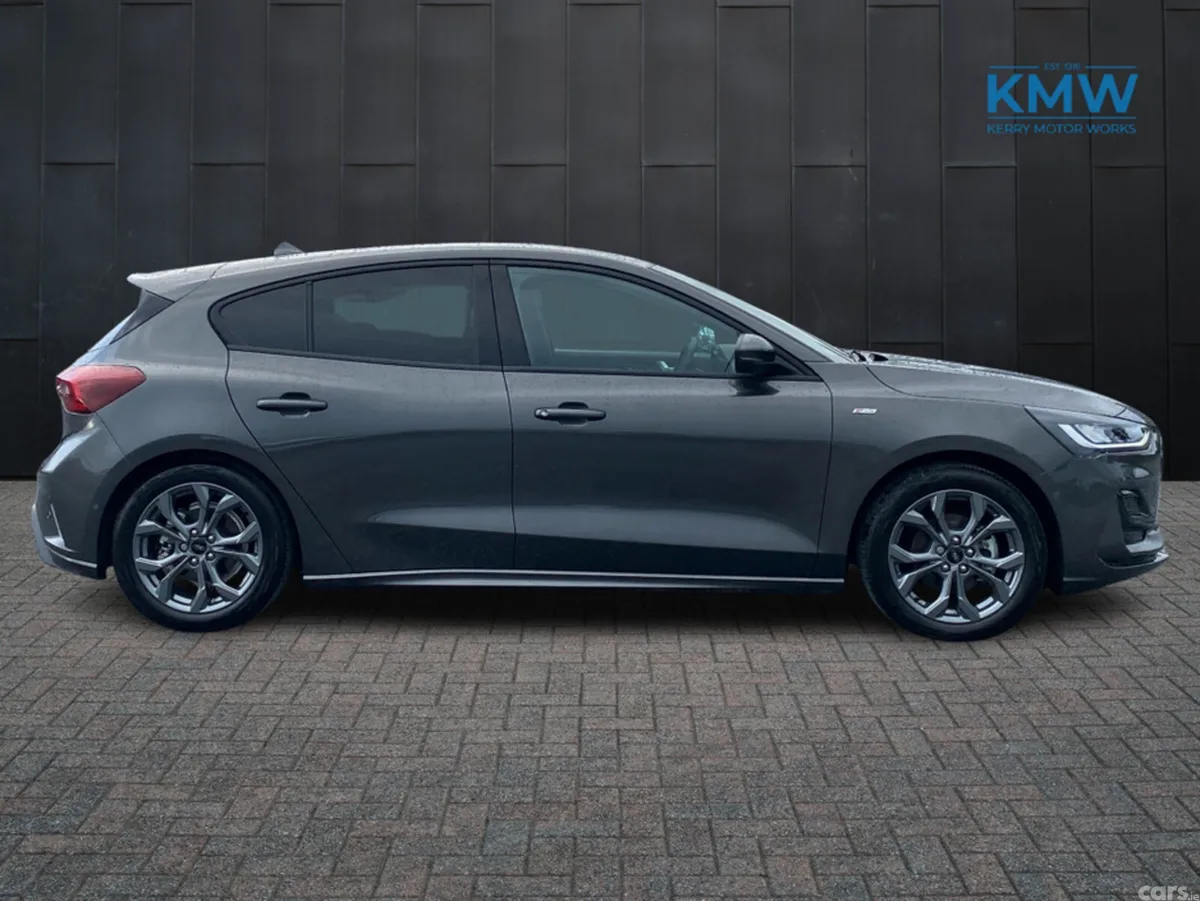 Ford Focus Hatchback, Petrol, 2025, Grey