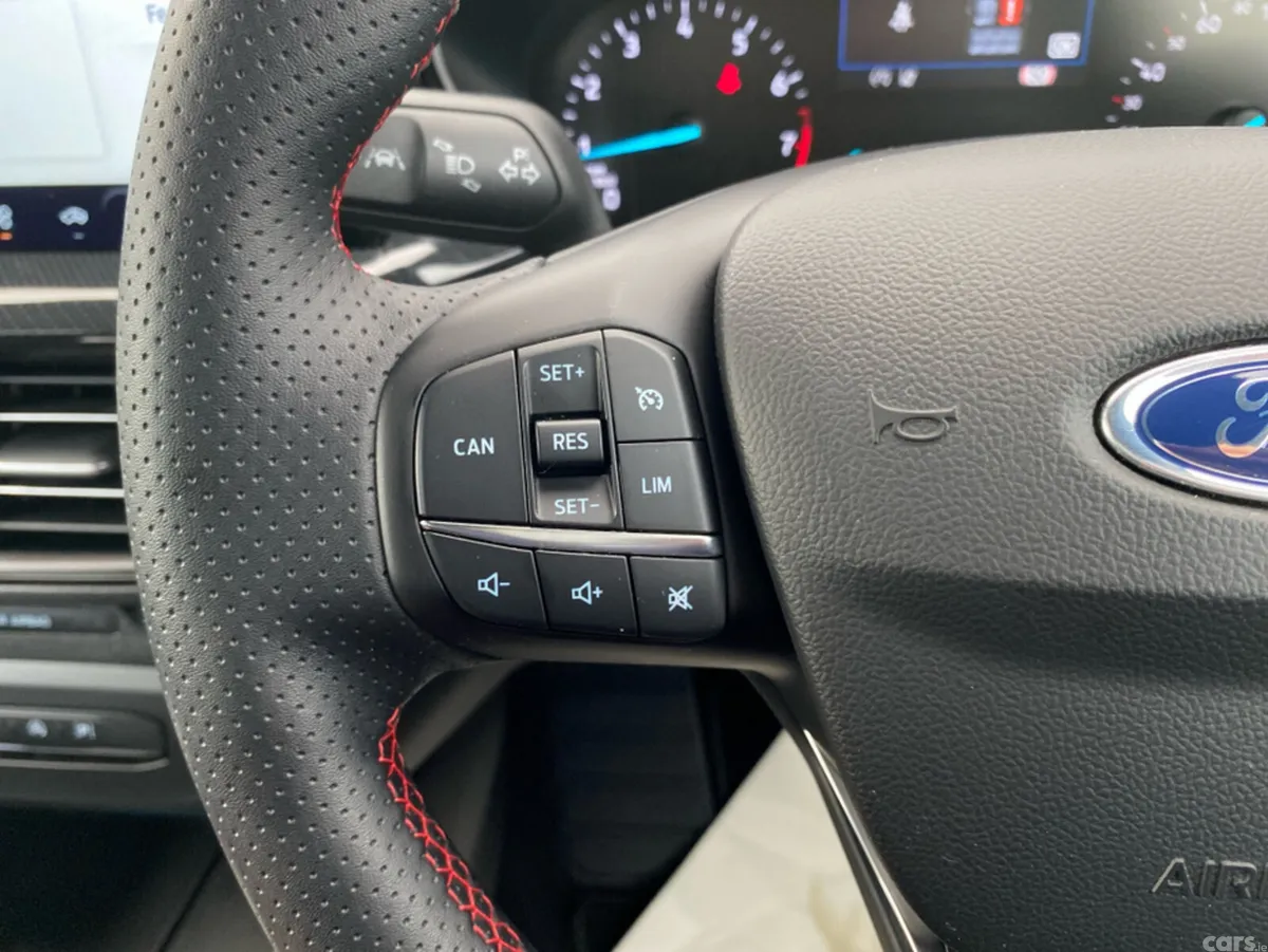 Ford Focus Hatchback, Petrol, 2025, Grey