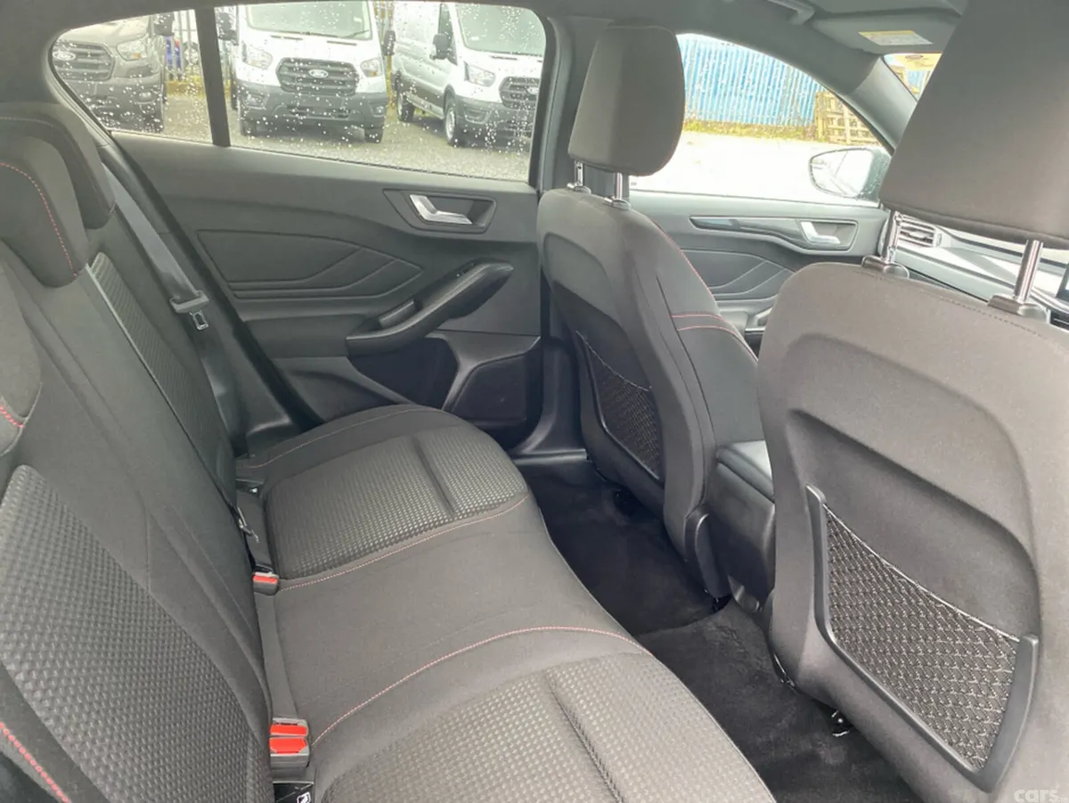 Ford Focus Hatchback, Petrol, 2025, Grey