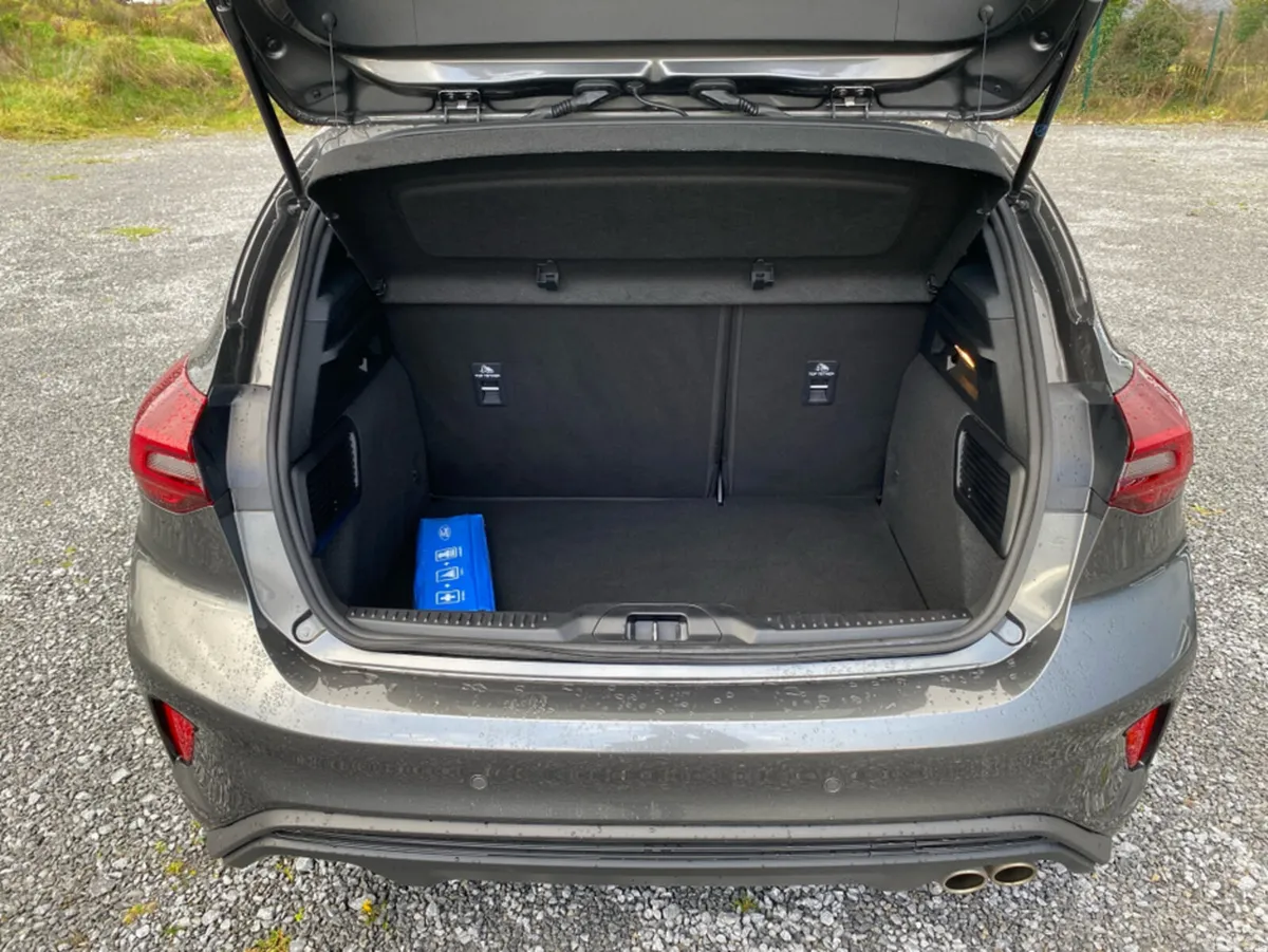 Ford Focus Hatchback, Petrol, 2025, Grey