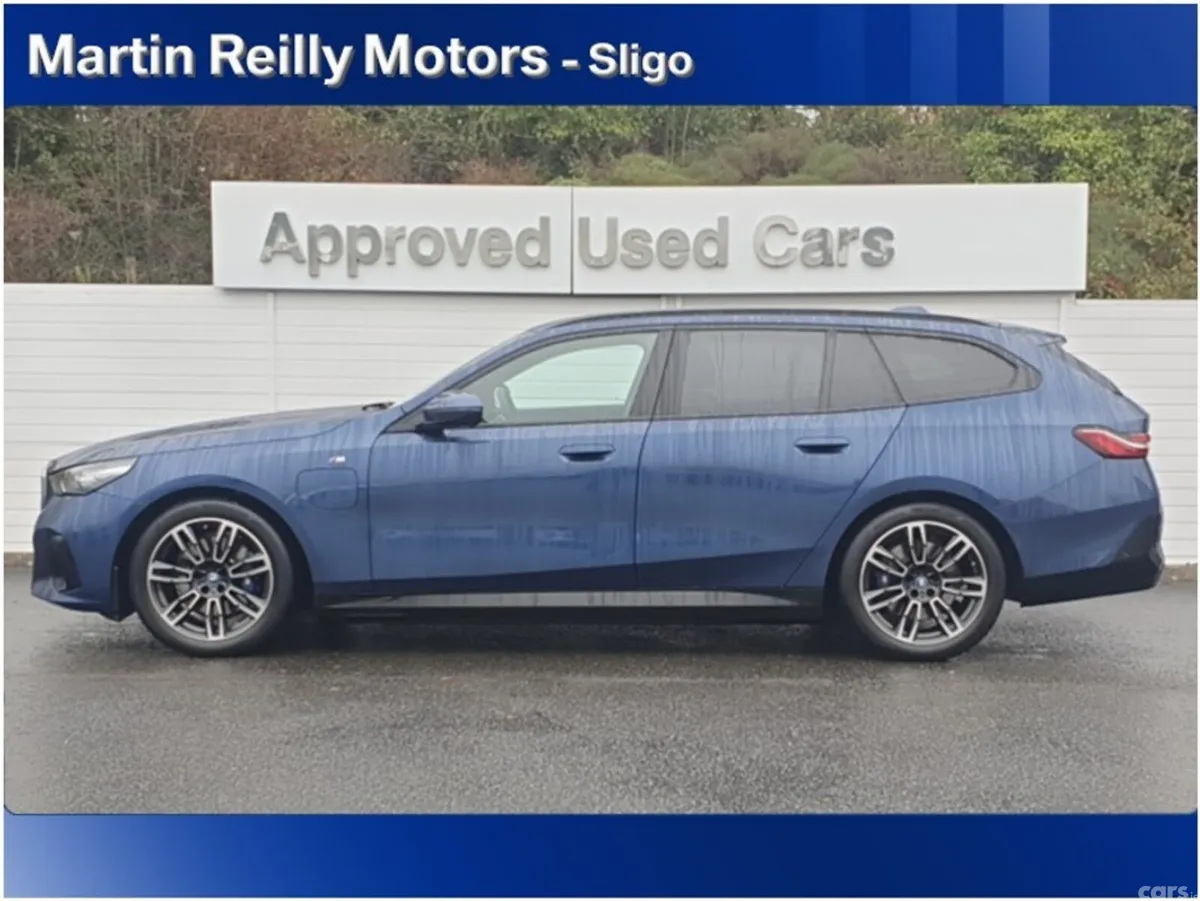 BMW 5-Series Estate, Petrol Plug-in Hybrid, 2025, Blue