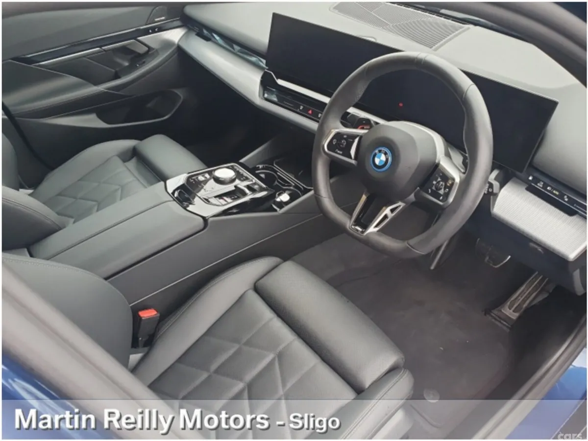 BMW 5-Series Estate, Petrol Plug-in Hybrid, 2025, Blue