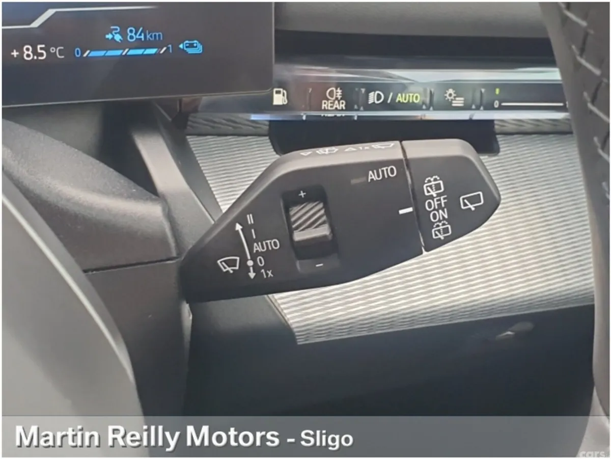 BMW 5-Series Estate, Petrol Plug-in Hybrid, 2025, Blue