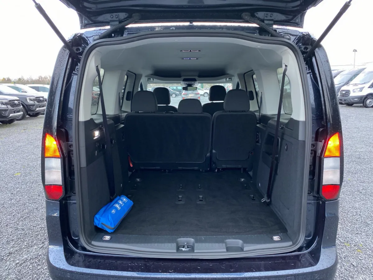 Ford Tourneo Connect MPV, Diesel, 2025, Blue