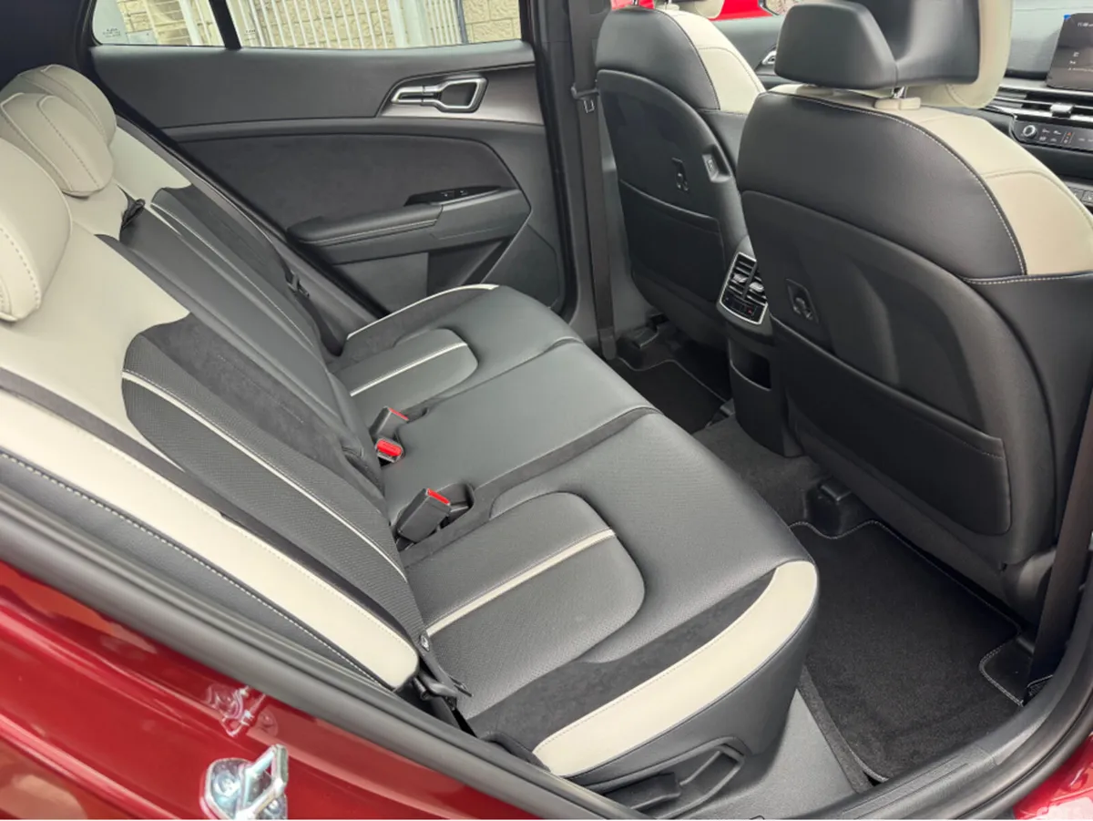Kia Sportage Hatchback, Diesel, 2026, Red
