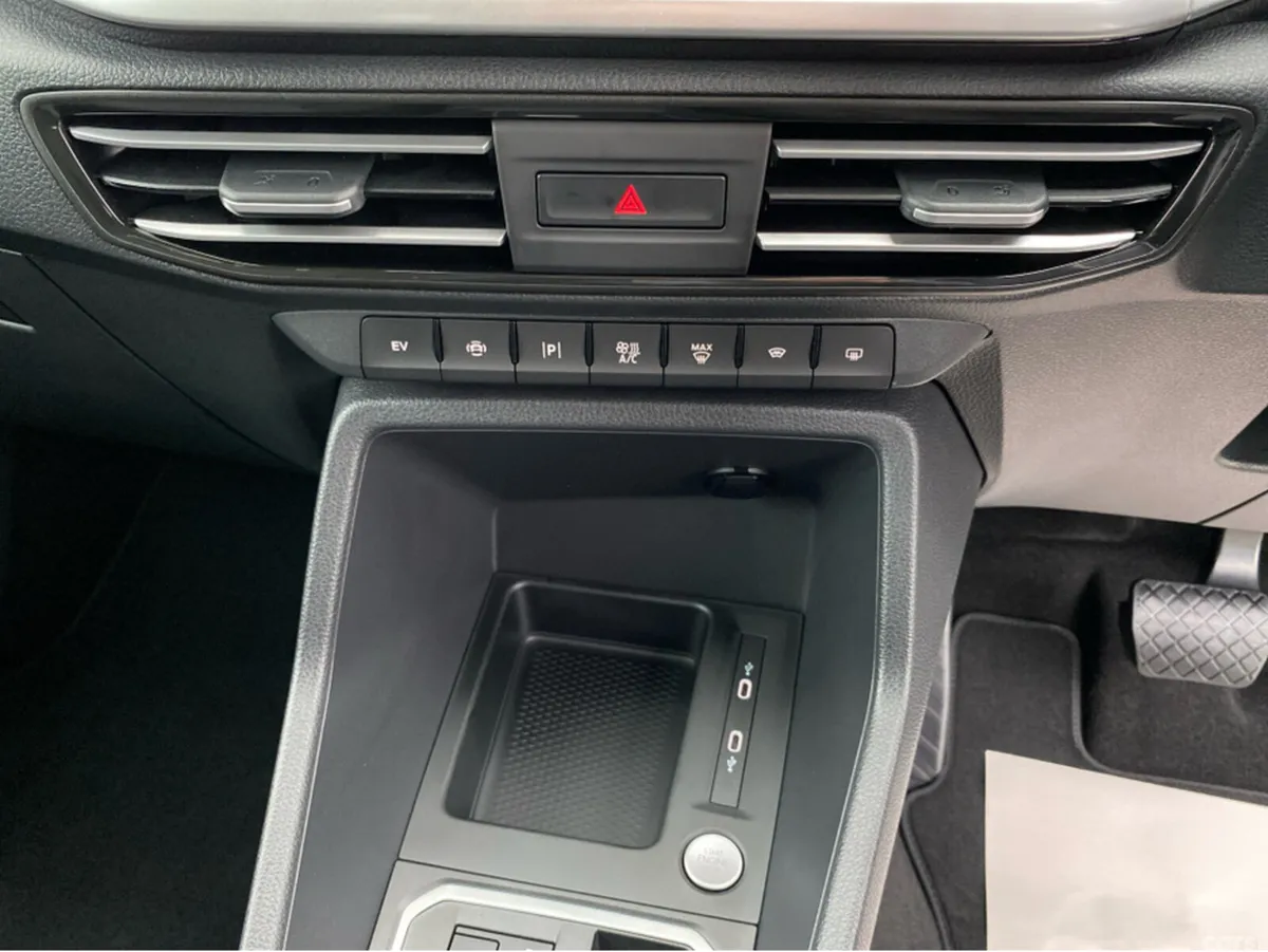 Ford Tourneo Connect MPV, Petrol Plug-in Hybrid, 2026, Grey