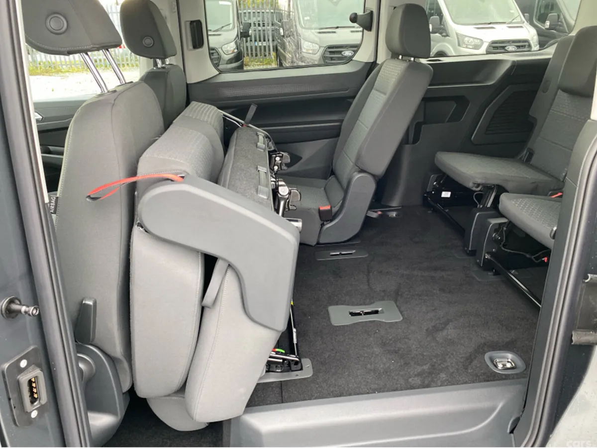 Ford Tourneo Connect MPV, Petrol Plug-in Hybrid, 2026, Grey