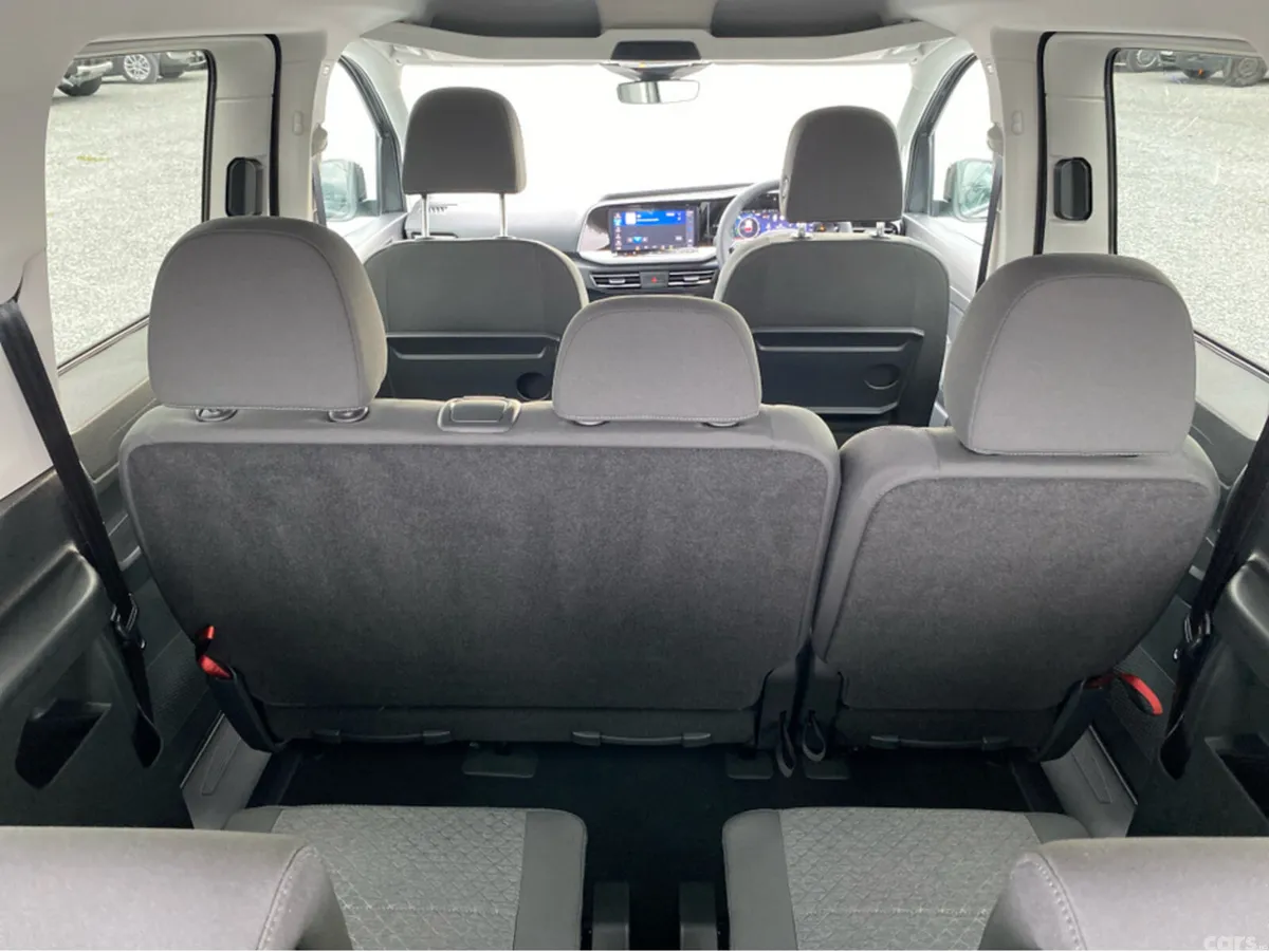 Ford Tourneo Connect MPV, Petrol Plug-in Hybrid, 2026, Grey
