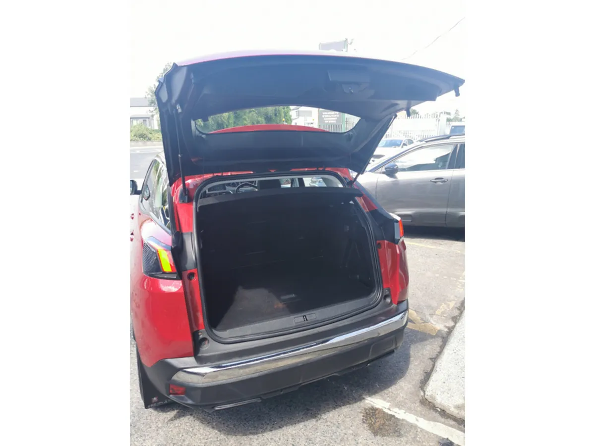 Peugeot 3008 Hatchback, Diesel, 2017, Red
