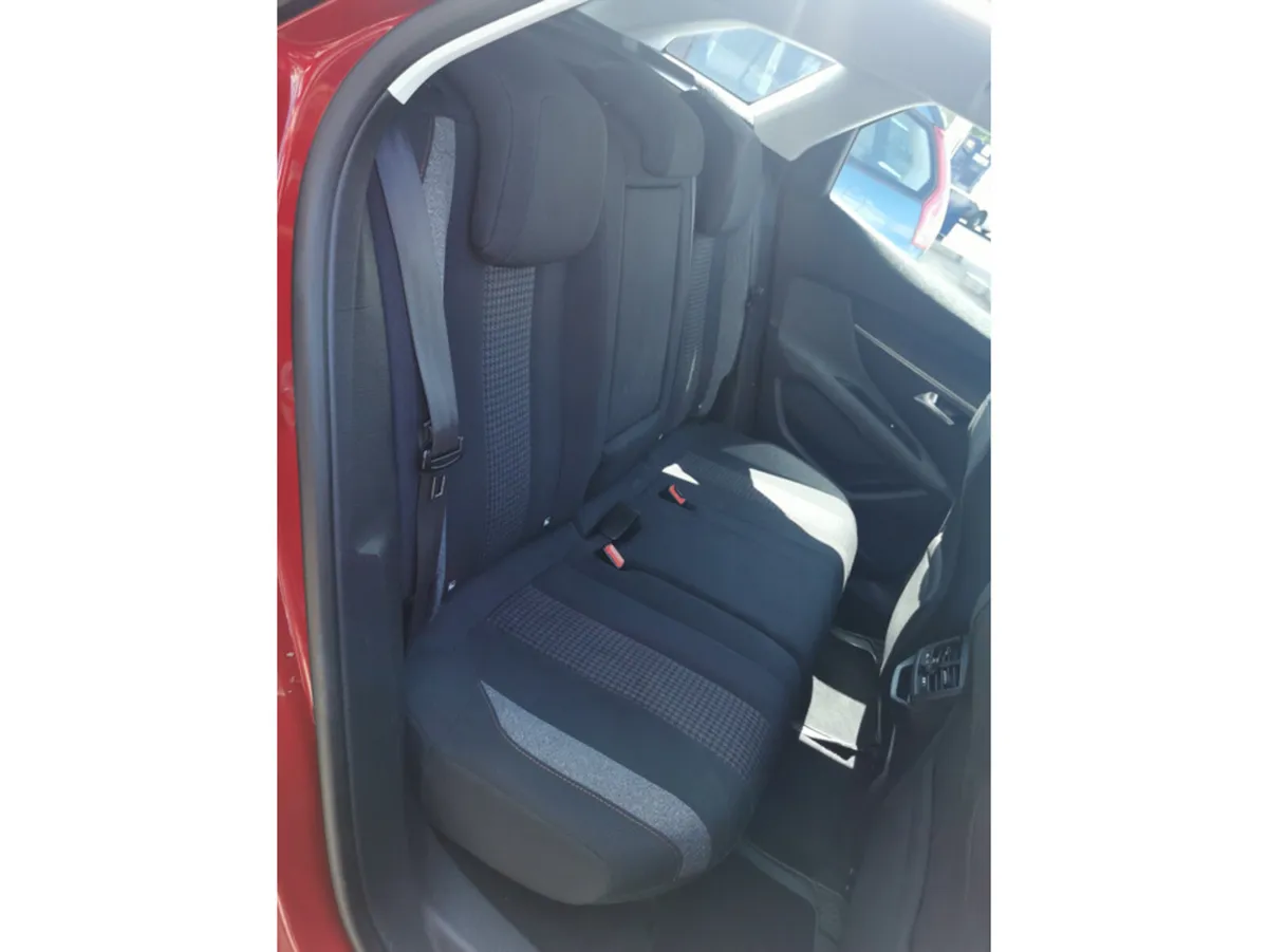 Peugeot 3008 Hatchback, Diesel, 2017, Red