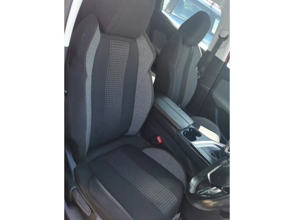 Peugeot 3008 Hatchback, Diesel, 2017, Red