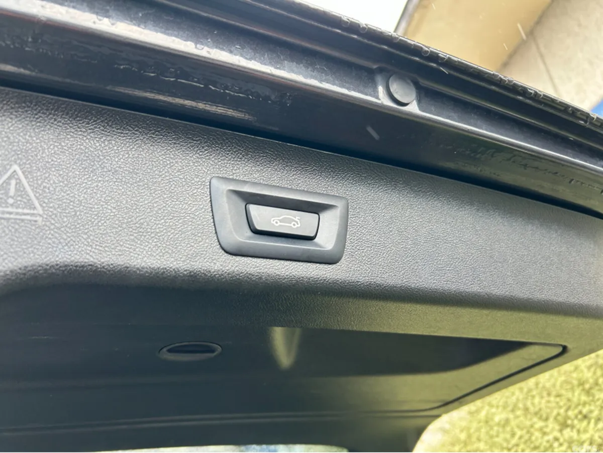 BMW 5-Series Estate, Petrol Plug-in Hybrid, 2022, Grey