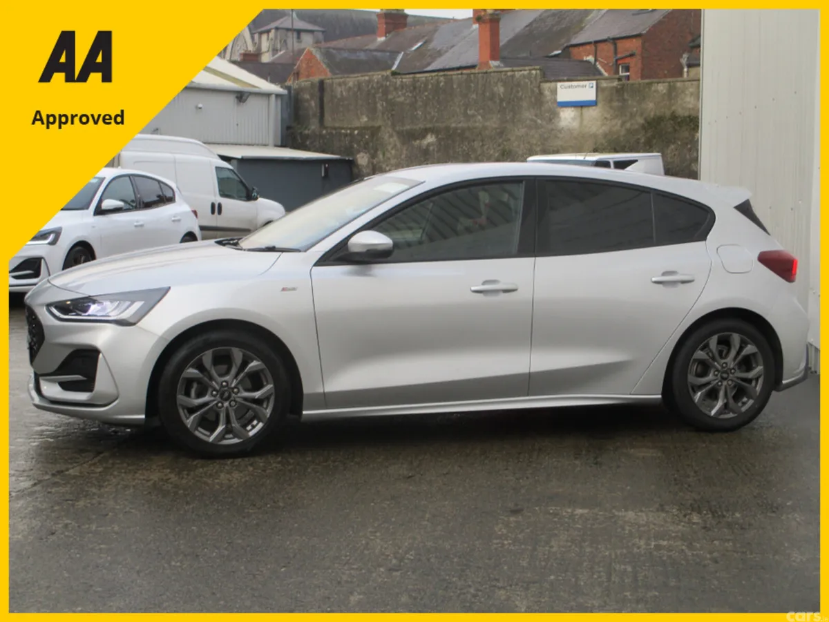 Ford Focus Hatchback, Petrol, 2023, Silver