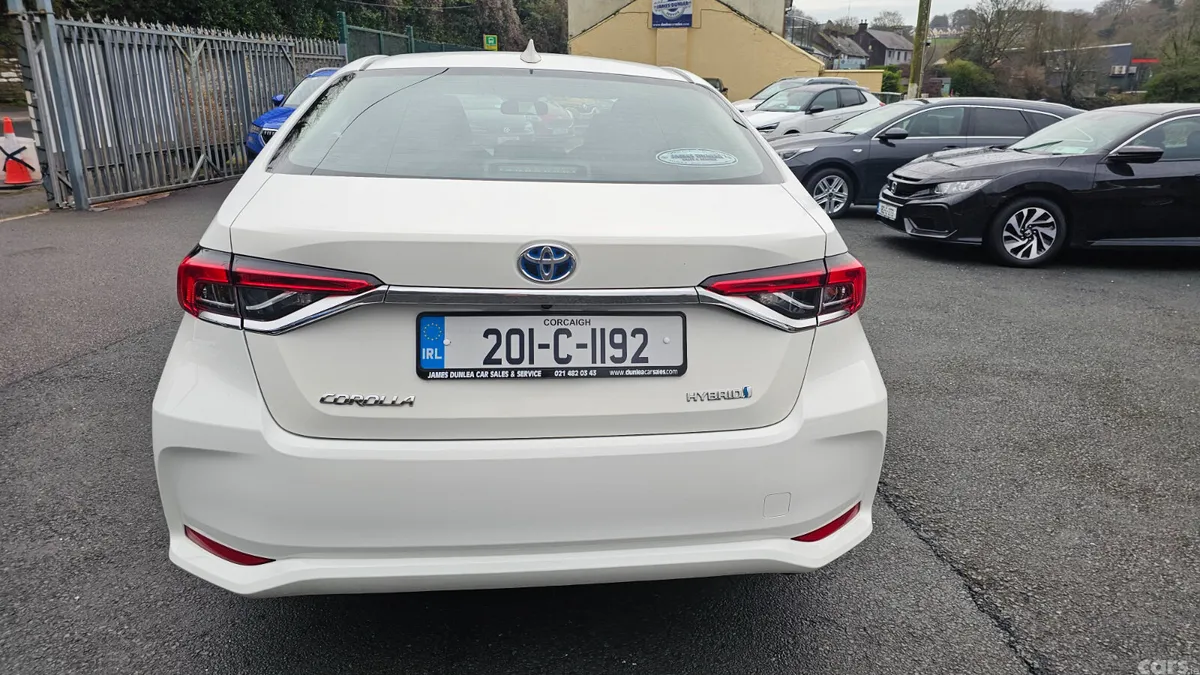 Toyota Corolla Saloon, Petrol Hybrid, 2020, White