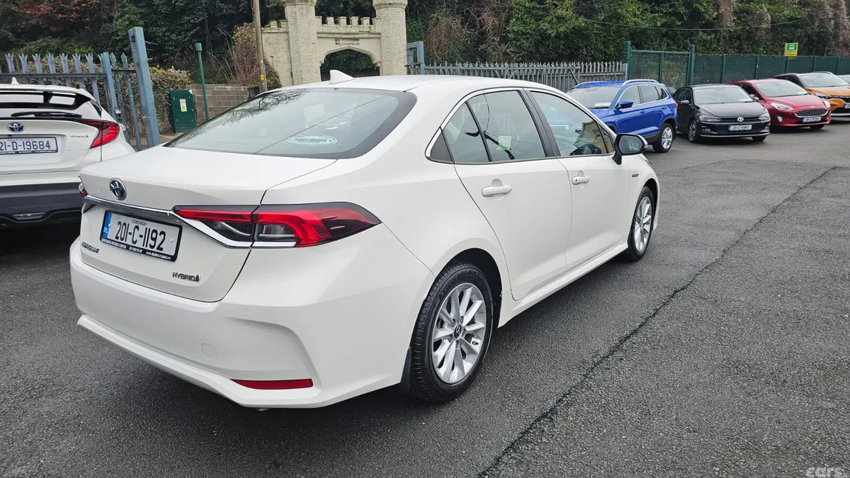 Toyota Corolla Saloon, Petrol Hybrid, 2020, White