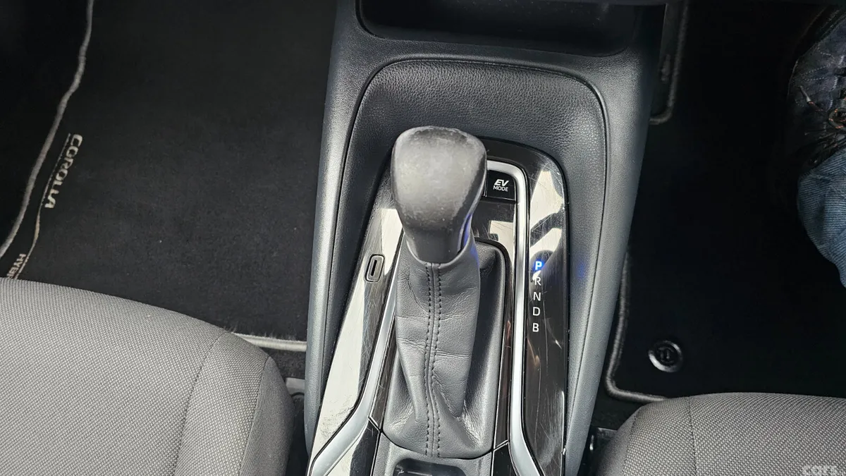 Toyota Corolla Saloon, Petrol Hybrid, 2020, White
