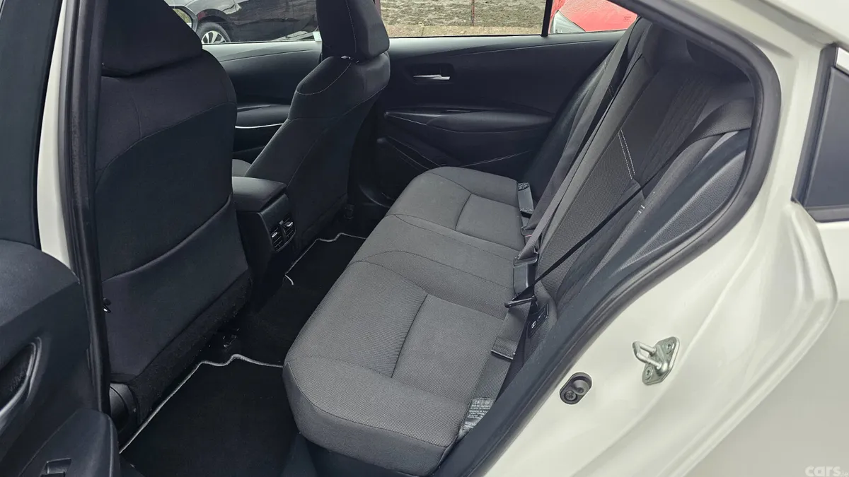 Toyota Corolla Saloon, Petrol Hybrid, 2020, White