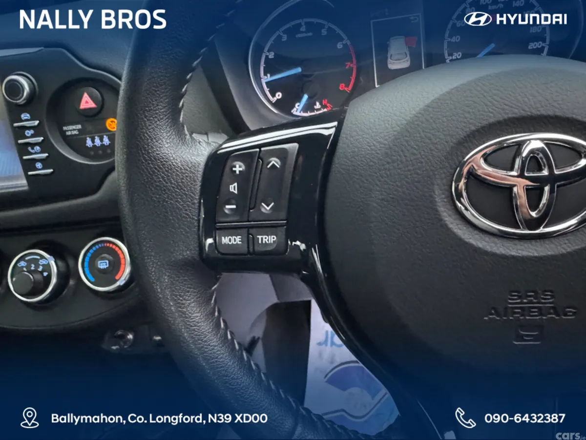 Toyota Yaris Hatchback, Petrol, 2019, Red