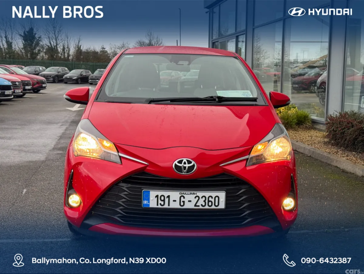 Toyota Yaris Hatchback, Petrol, 2019, Red