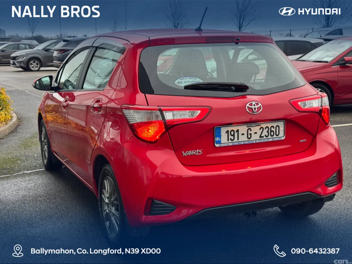 Toyota Yaris Hatchback, Petrol, 2019, Red