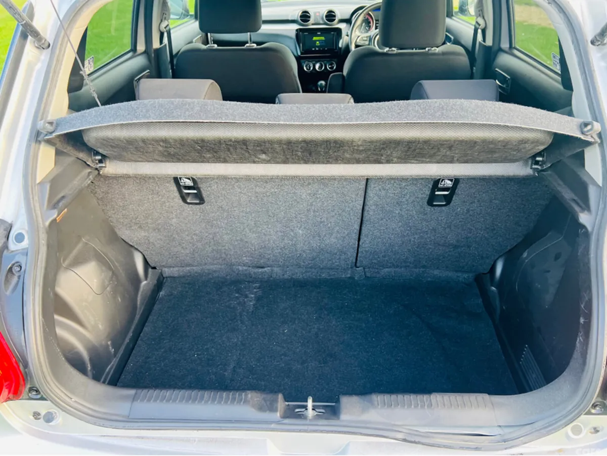 Suzuki Swift Hatchback, Petrol, 2019, Silver