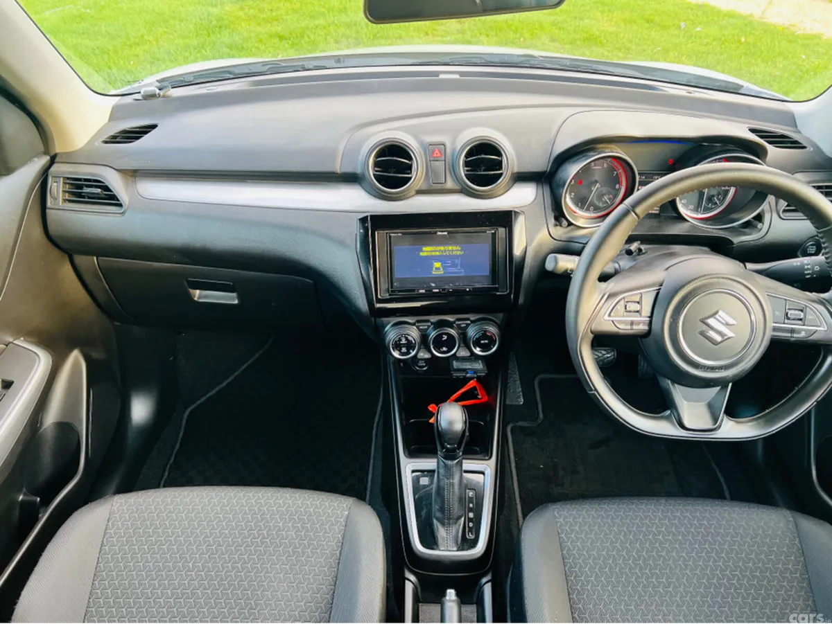 Suzuki Swift Hatchback, Petrol, 2019, Silver