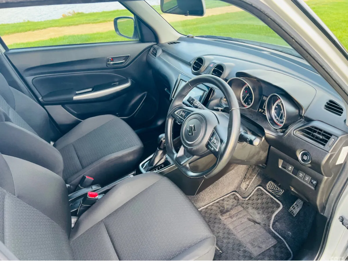 Suzuki Swift Hatchback, Petrol, 2019, Silver