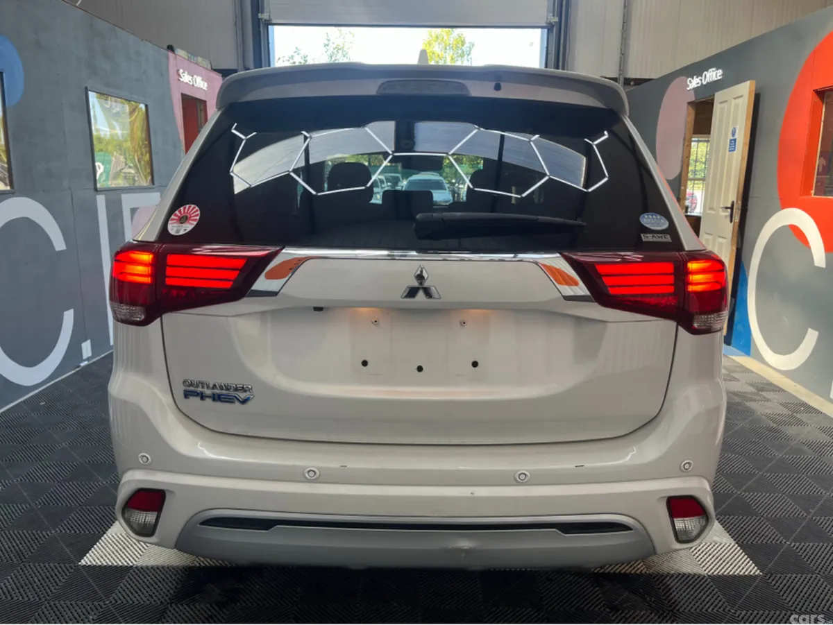 Mitsubishi Outlander SUV, Petrol Plug-in Hybrid, 2020, White
