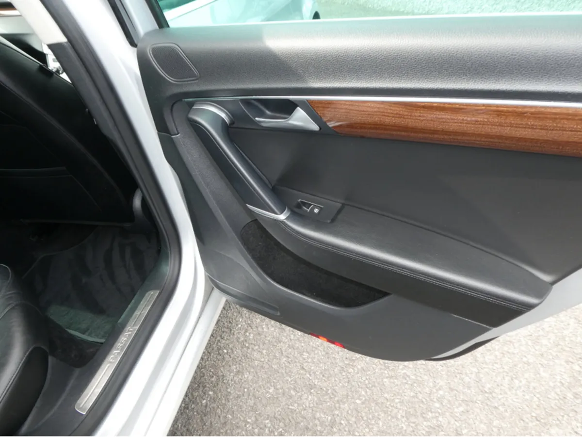 Volkswagen Passat Saloon, Diesel, 2013, Silver