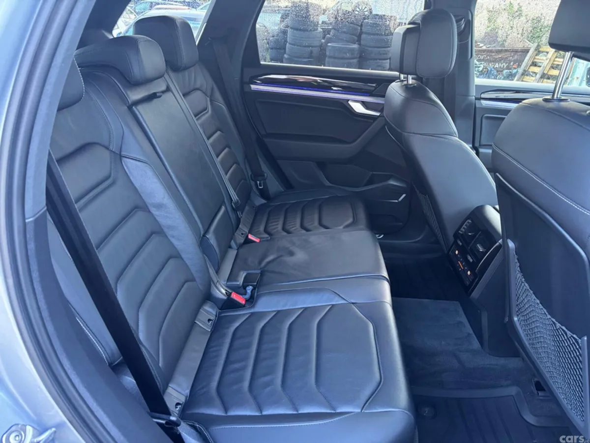 Volkswagen Touareg SUV, Petrol Plug-in Hybrid, 2022, Grey