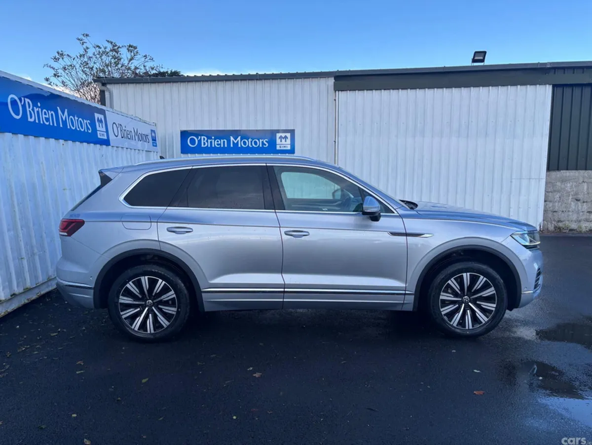 Volkswagen Touareg SUV, Petrol Plug-in Hybrid, 2022, Grey