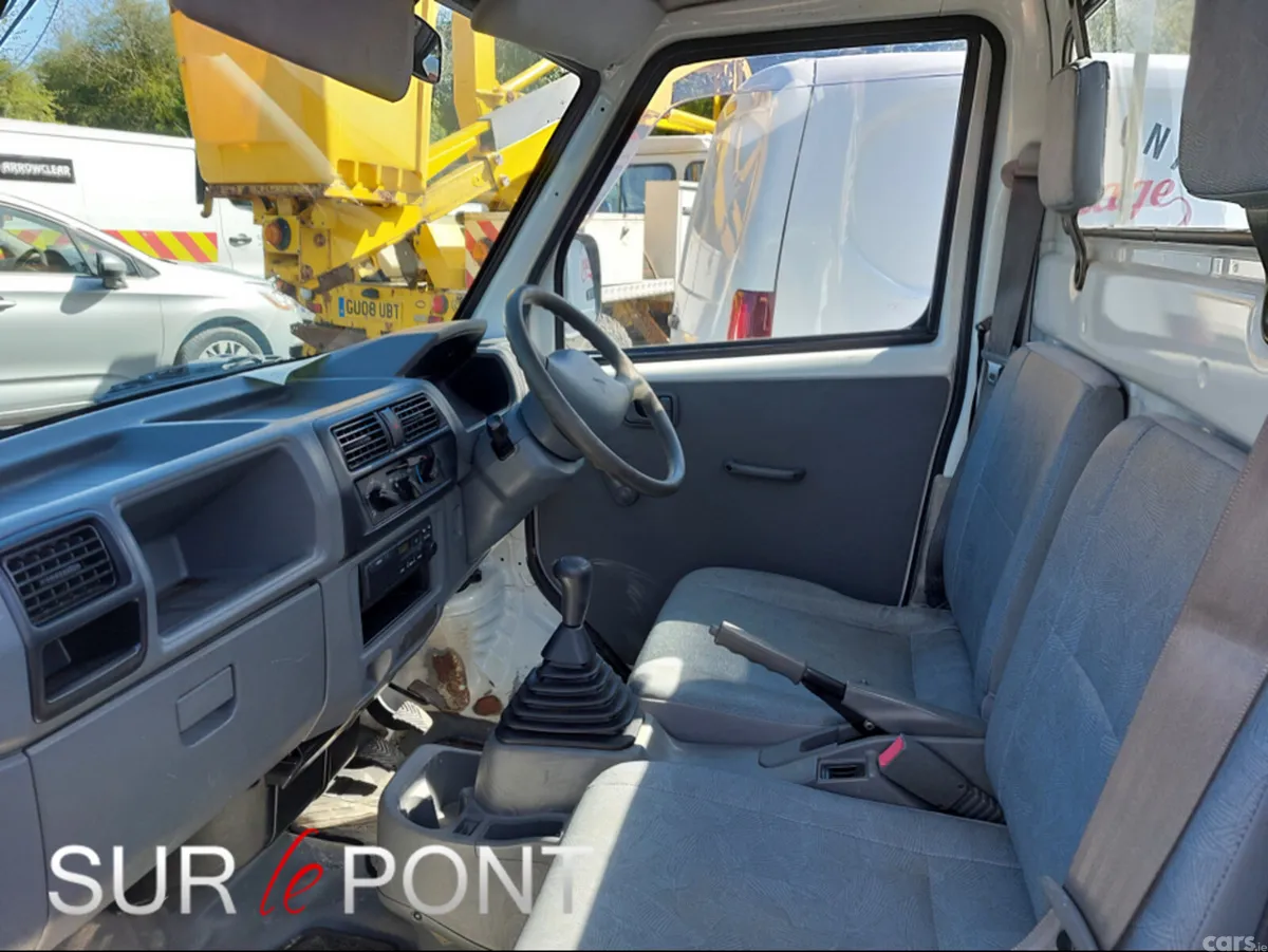 Mitsubishi Other Pick Up, Petrol, 2004, White