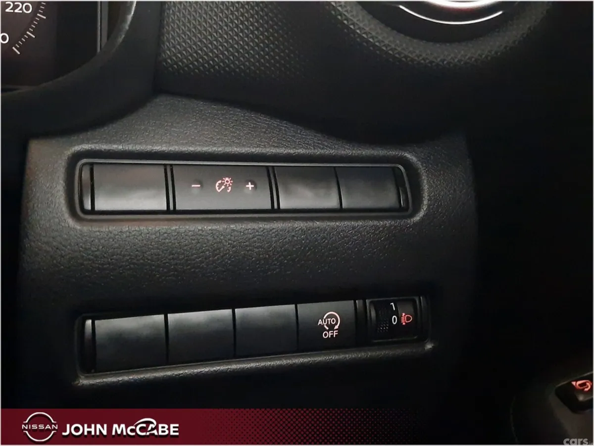 Nissan Juke MPV, Petrol, 2025, Red
