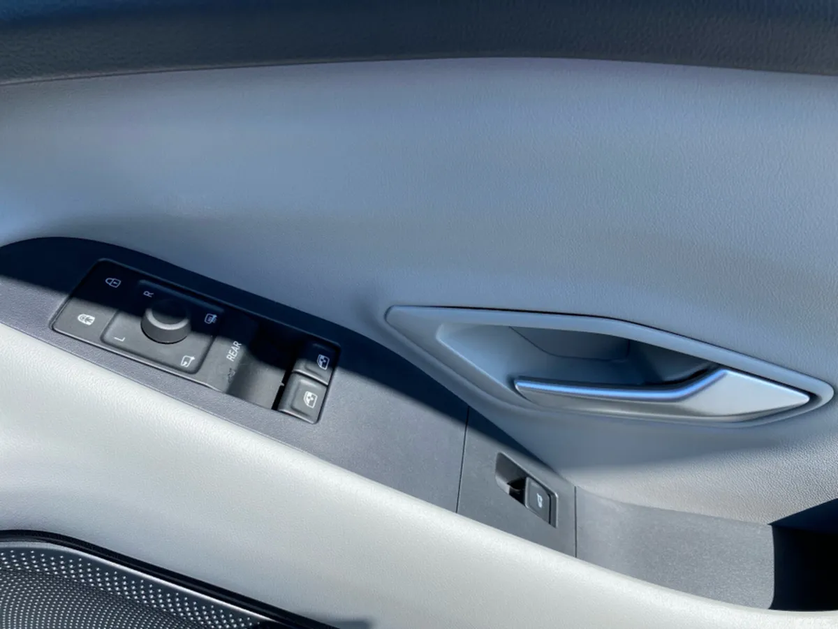 Ford Explorer SUV, Electric, 2026, Silver