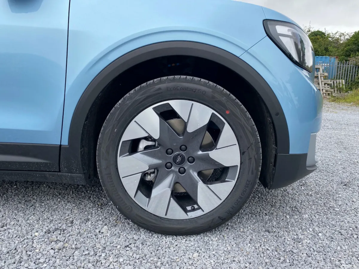 Ford Explorer SUV, Electric, 2026, Blue