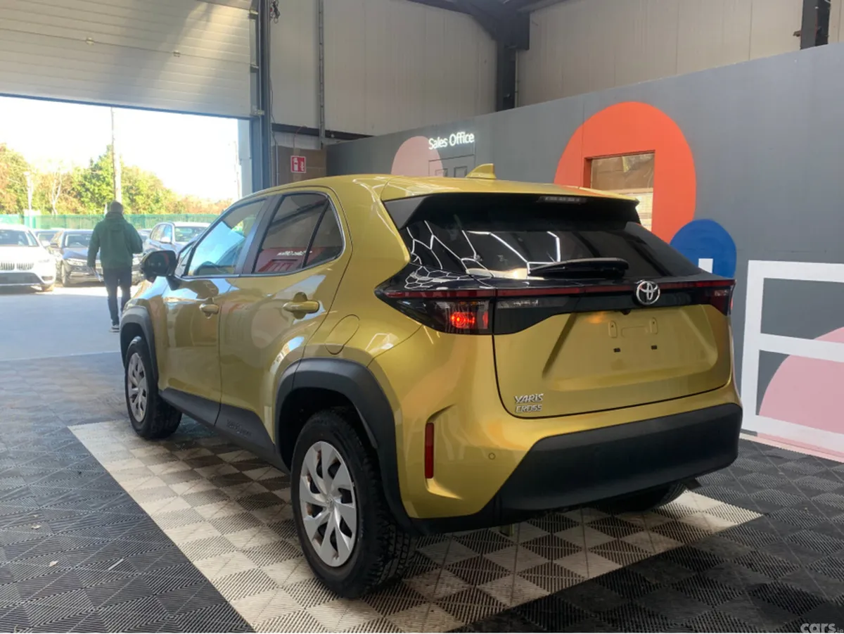 Toyota Yaris Cross SUV, Petrol, 2021, Gold