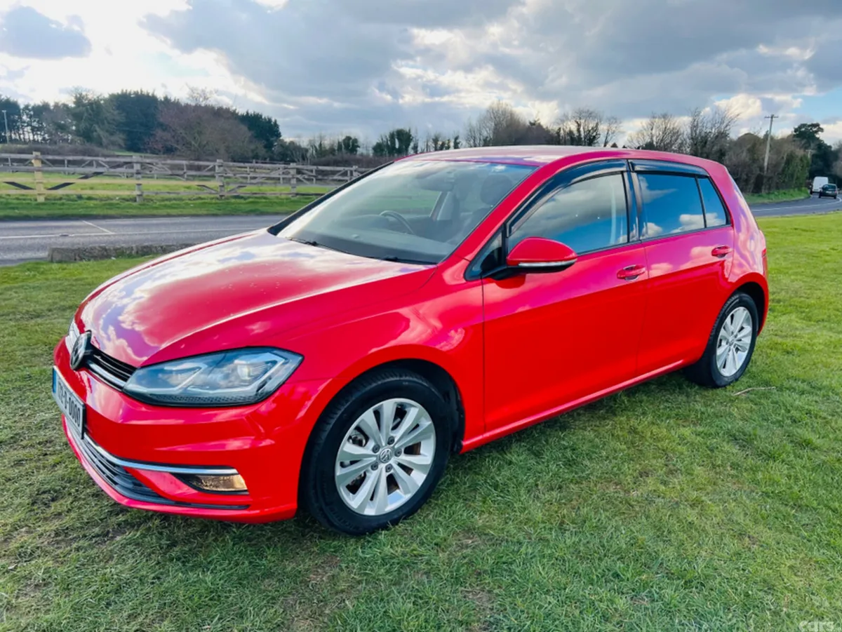Volkswagen Golf Hatchback, Petrol, 2017, Red